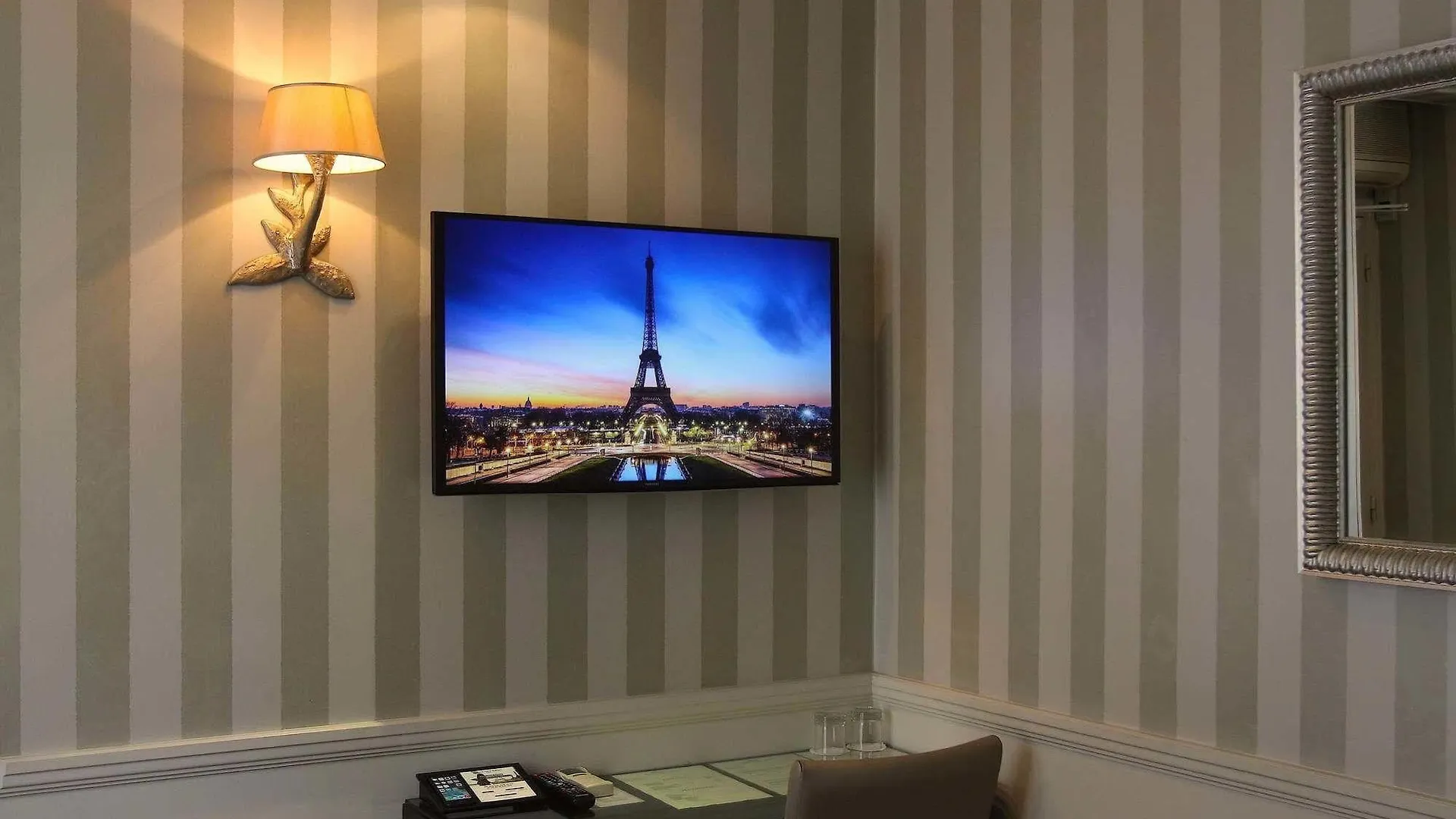 Etoile Trocadero Otel Paris